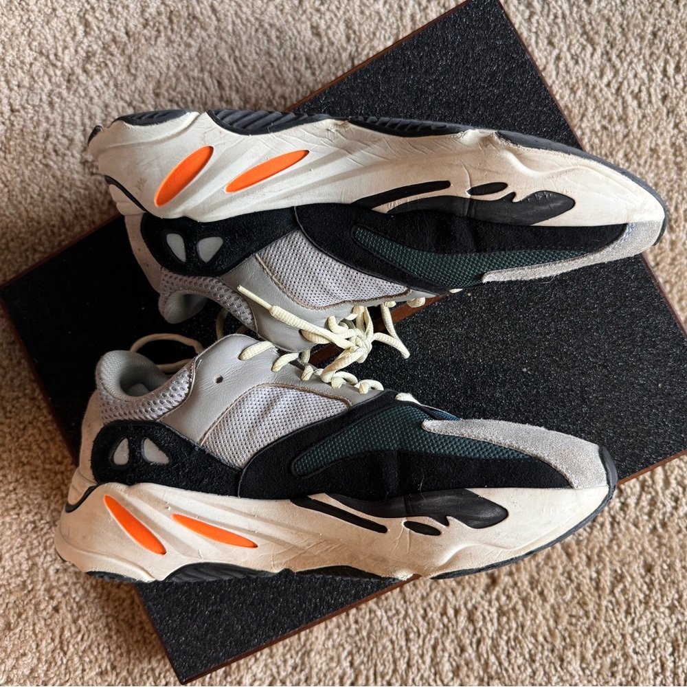 YEEZY 700 Waverunner